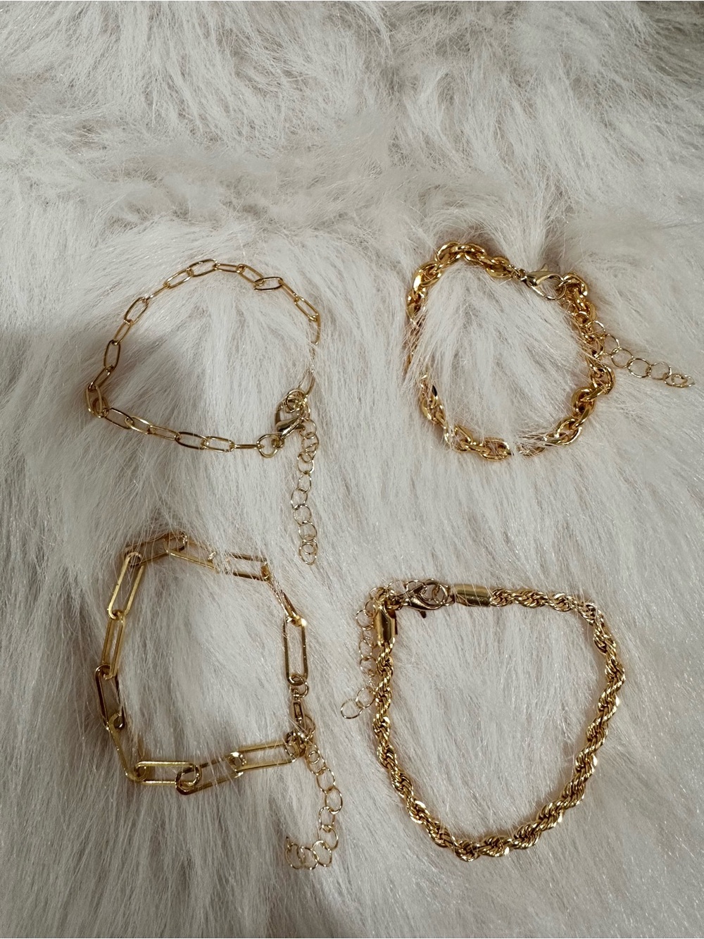 Set of 4 Gold Tone fashion Chain Bracelets with Red Rose Gift Box - Picture 2 of 9